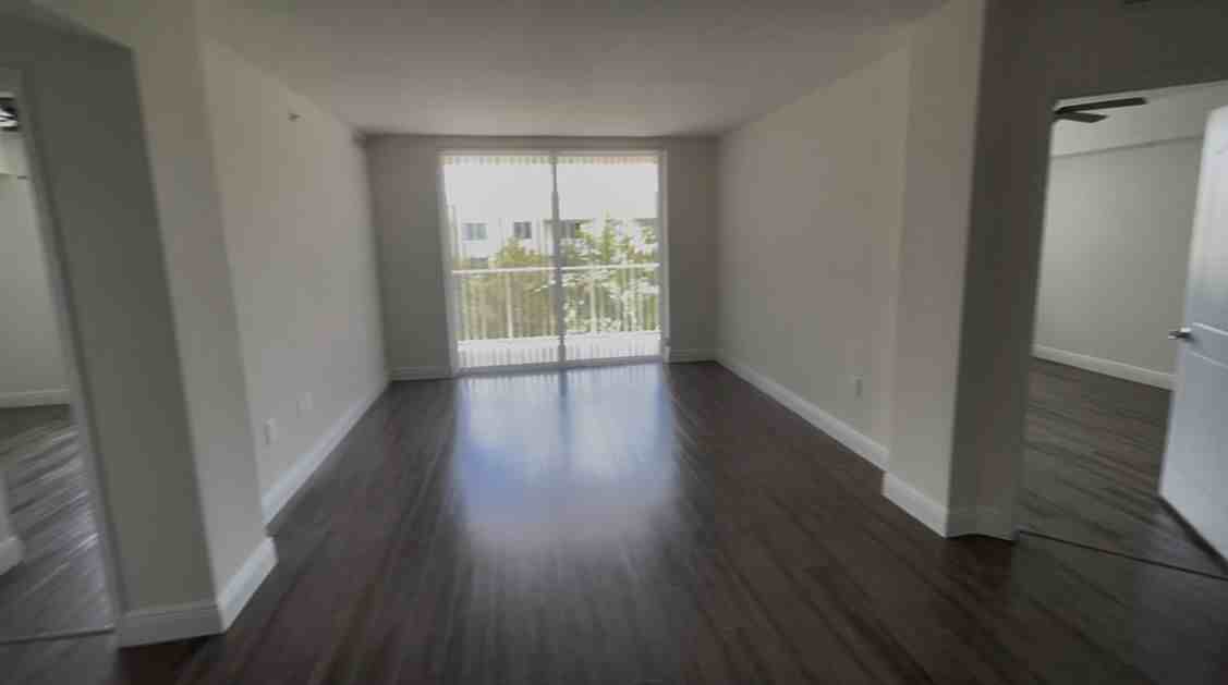 Sw 16th St #402 - Photo 7 of 8