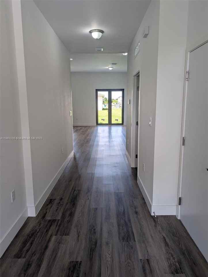 19565 sw  Southwest 325th Street - Photo 2 of 5