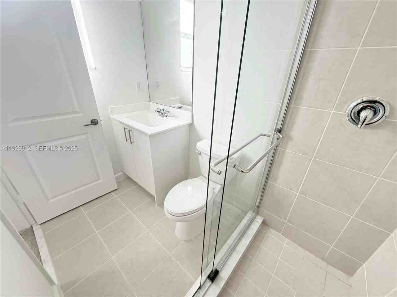 2620 Se 27th Dr - Photo 7 of 8