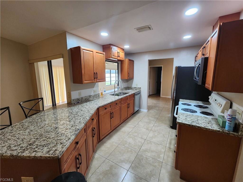 2213 Southeast 8th Place - Photo 2 of 8