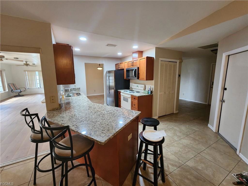 2213 Southeast 8th Place - Photo 3 of 8