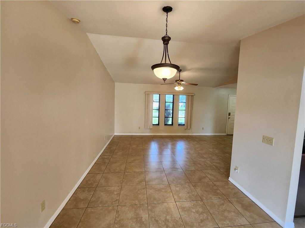 2213 Southeast 8th Place - Photo 5 of 8