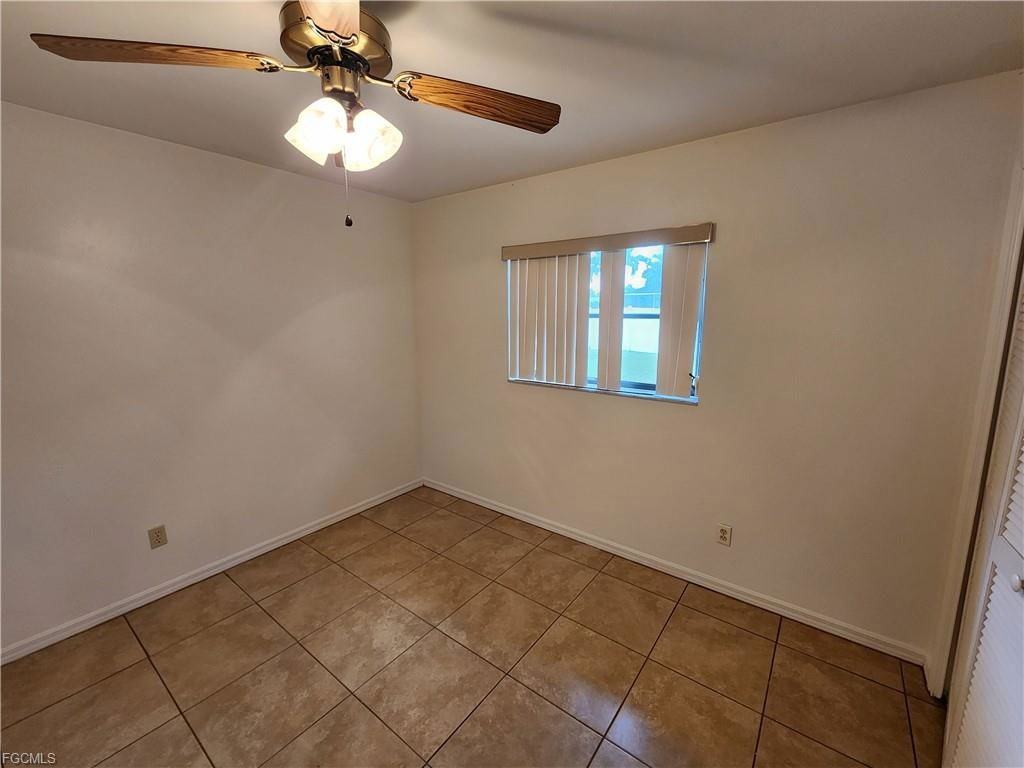 2213 Southeast 8th Place - Photo 6 of 8