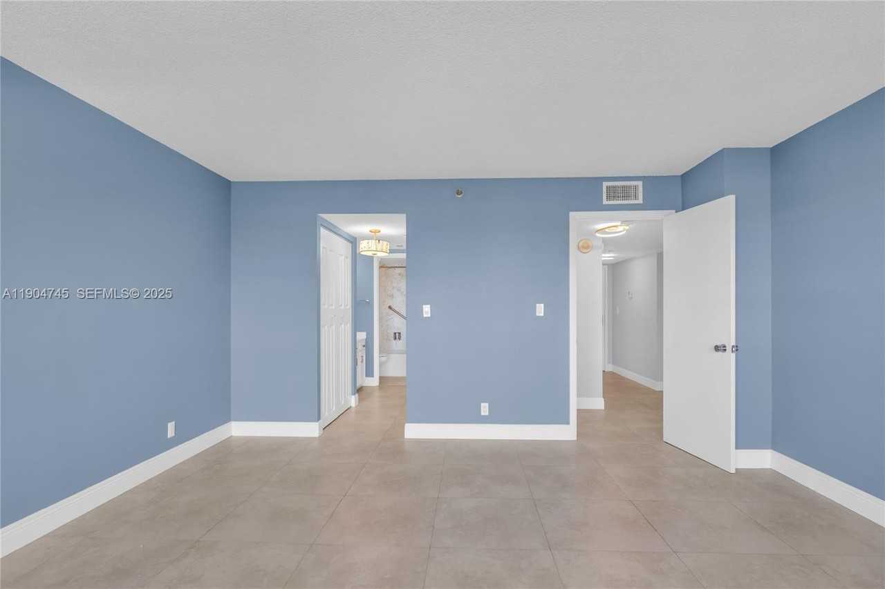 3200 Port Royale Dr N #1210 - Photo 5 of 40