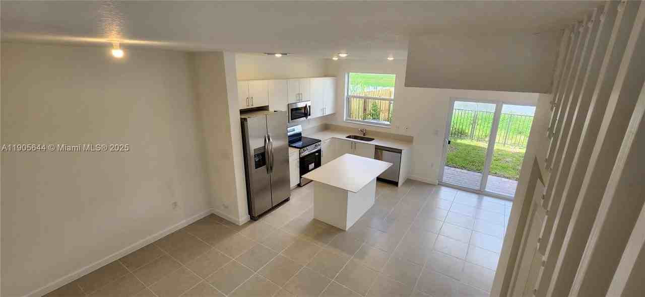 2740 Se 26th Ave #2740 - Photo 4 of 11