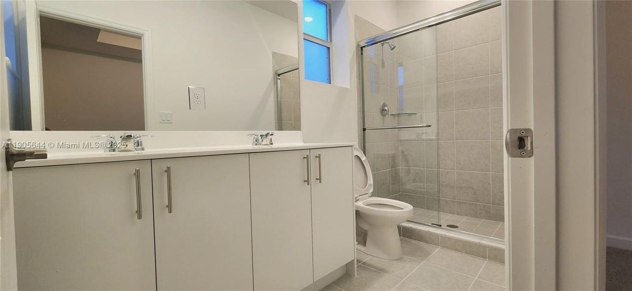 2740 Se 26th Ave #2740 - Photo 7 of 11