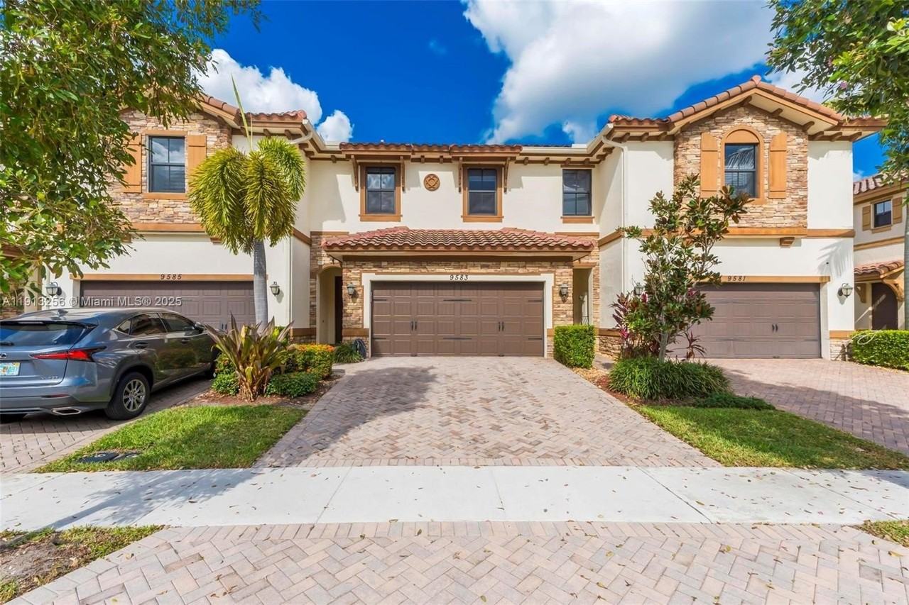 9583 Town Parc Cir N #9583 - Photo 2 of 48