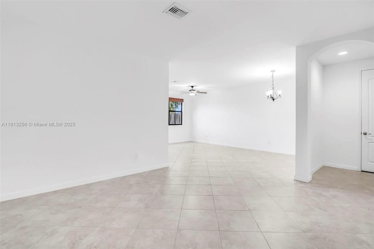 9583 Town Parc Cir N #9583 - Photo 4 of 48