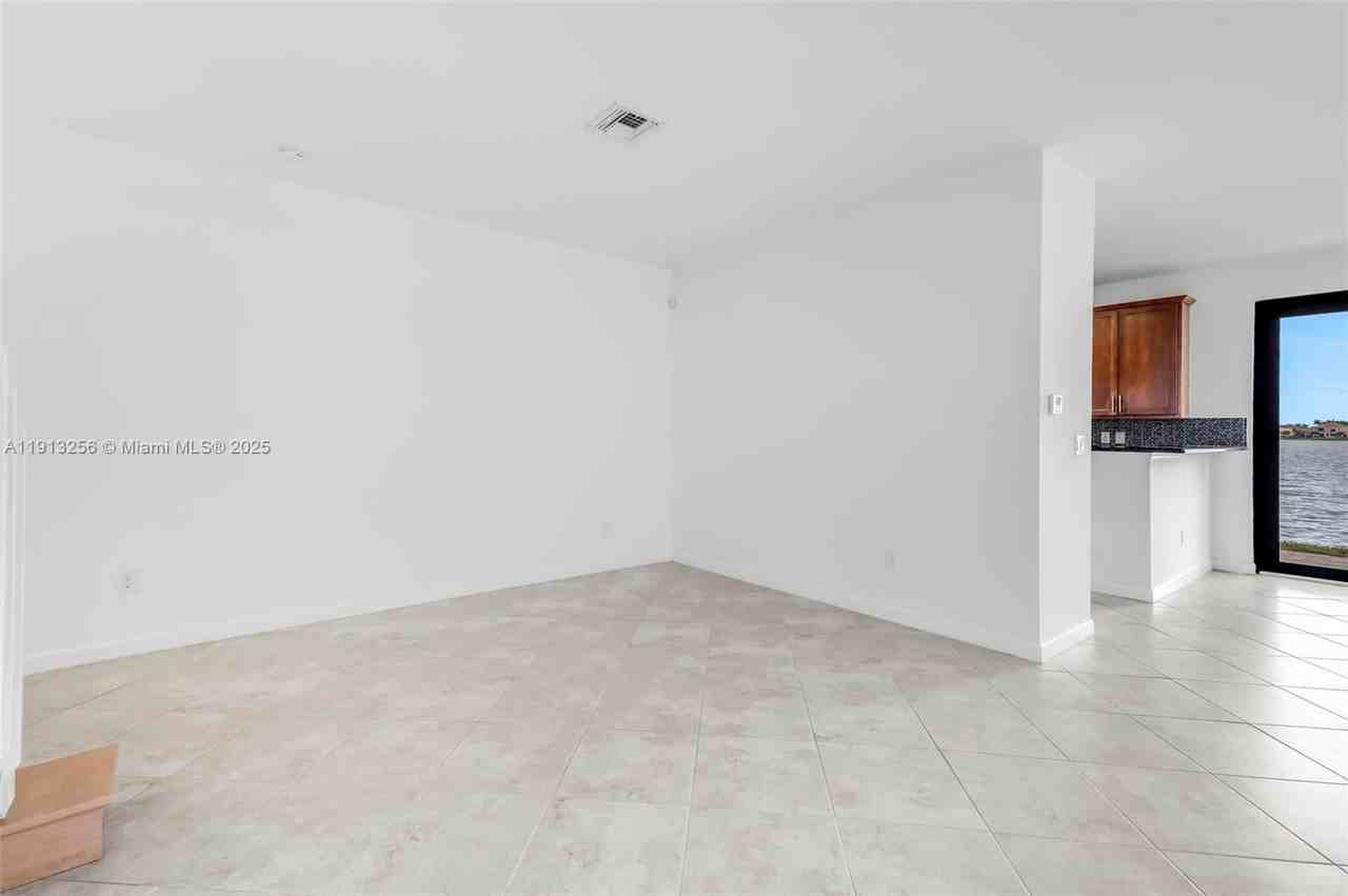 9583 Town Parc Cir N #9583 - Photo 7 of 48