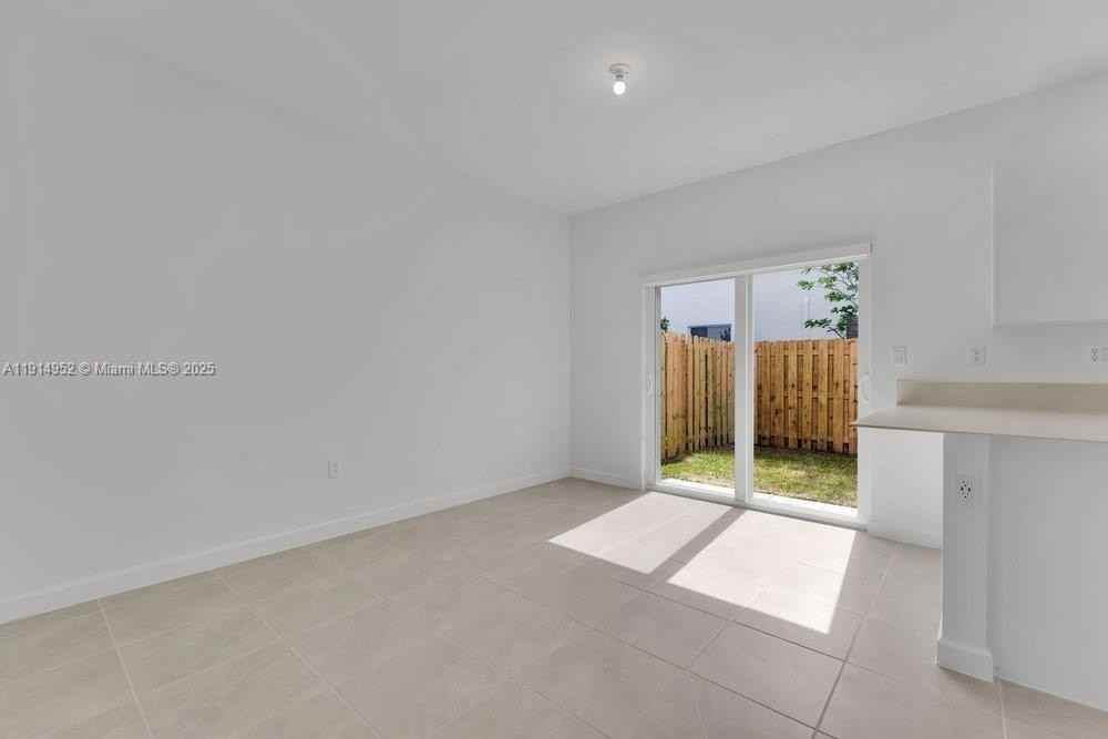 2558 Se 27th Dr #2558 - Photo 6 of 28