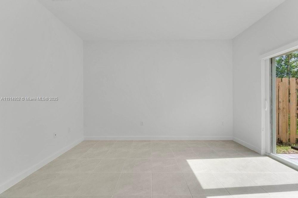 2558 Se 27th Dr #2558 - Photo 7 of 28