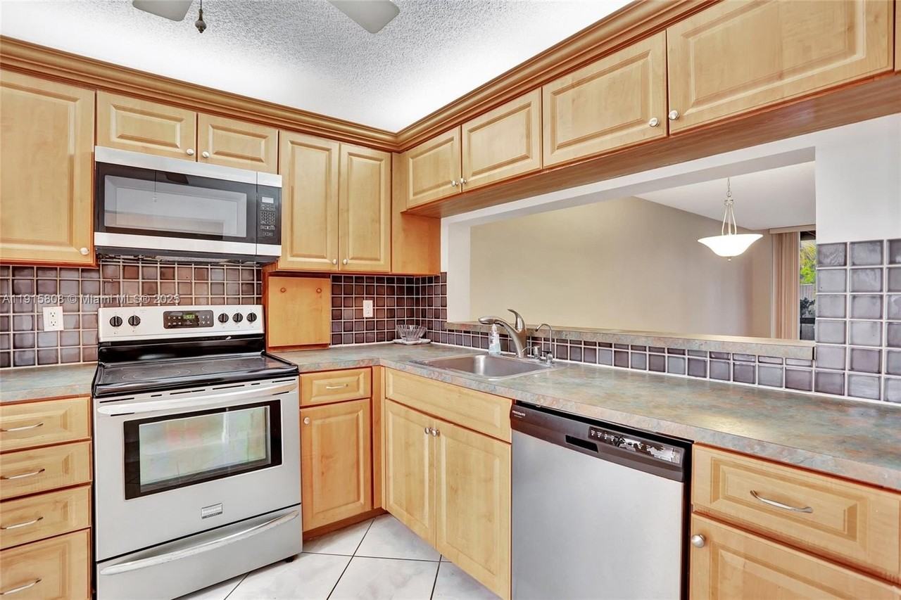 Carambola Cir S #27232 - Photo 5 of 33