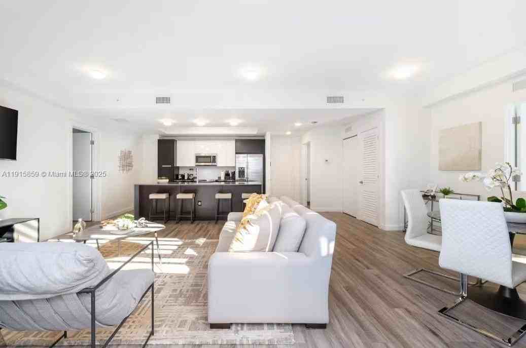 Bird Avenue #PHB - Photo 6 of 23