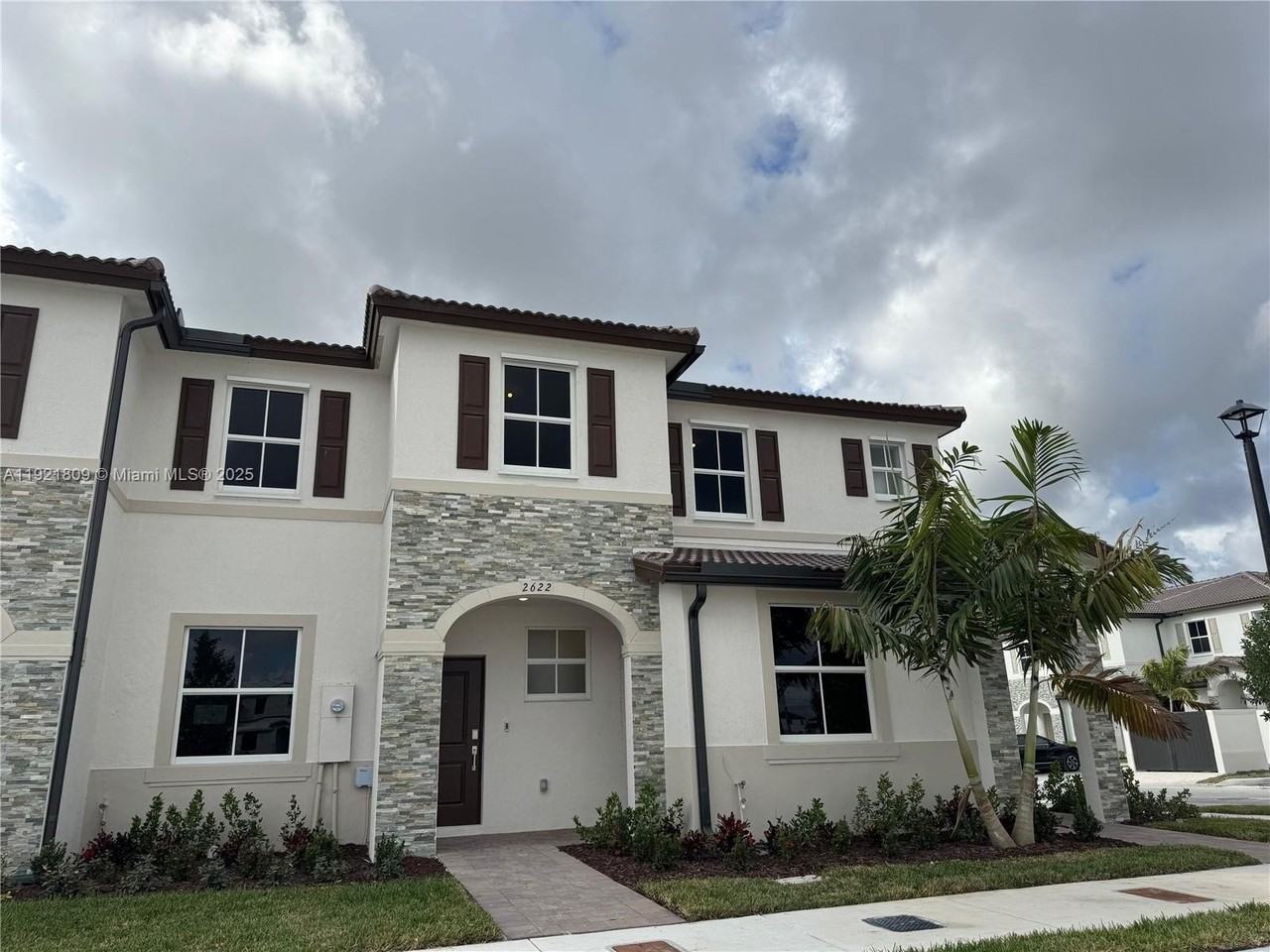 2622 Se 27th Ct #2622 - Photo 2 of 12