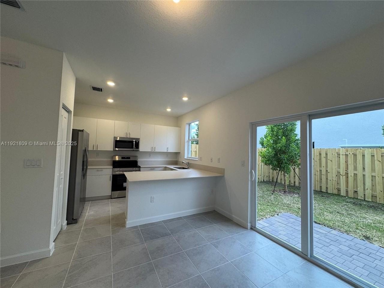 2622 Se 27th Ct #2622 - Photo 3 of 12