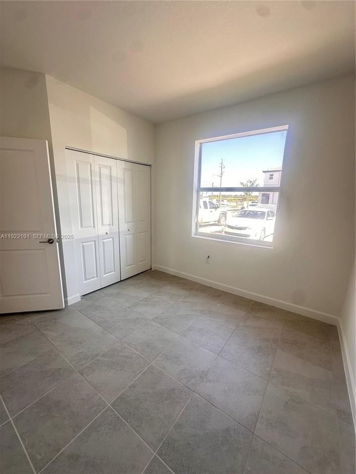 SW 121 Ave #26832 - Photo 7 of 18