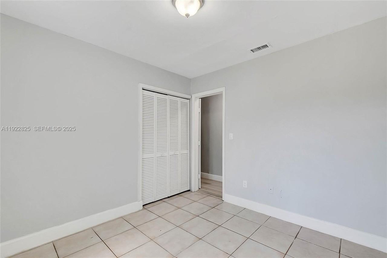 9710 Sw SW 161 ST - Photo 6 of 9