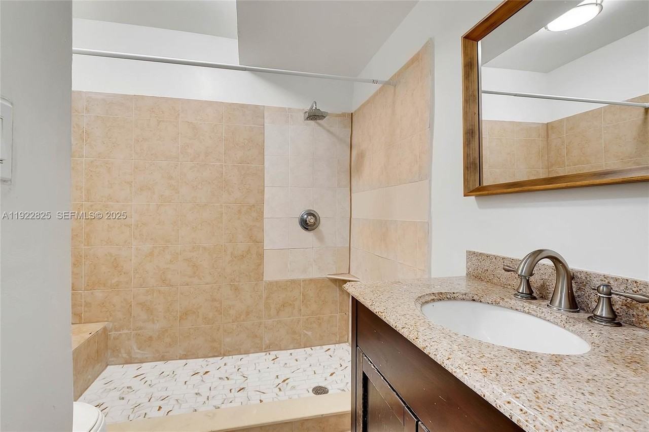 9710 Sw SW 161 ST - Photo 7 of 9