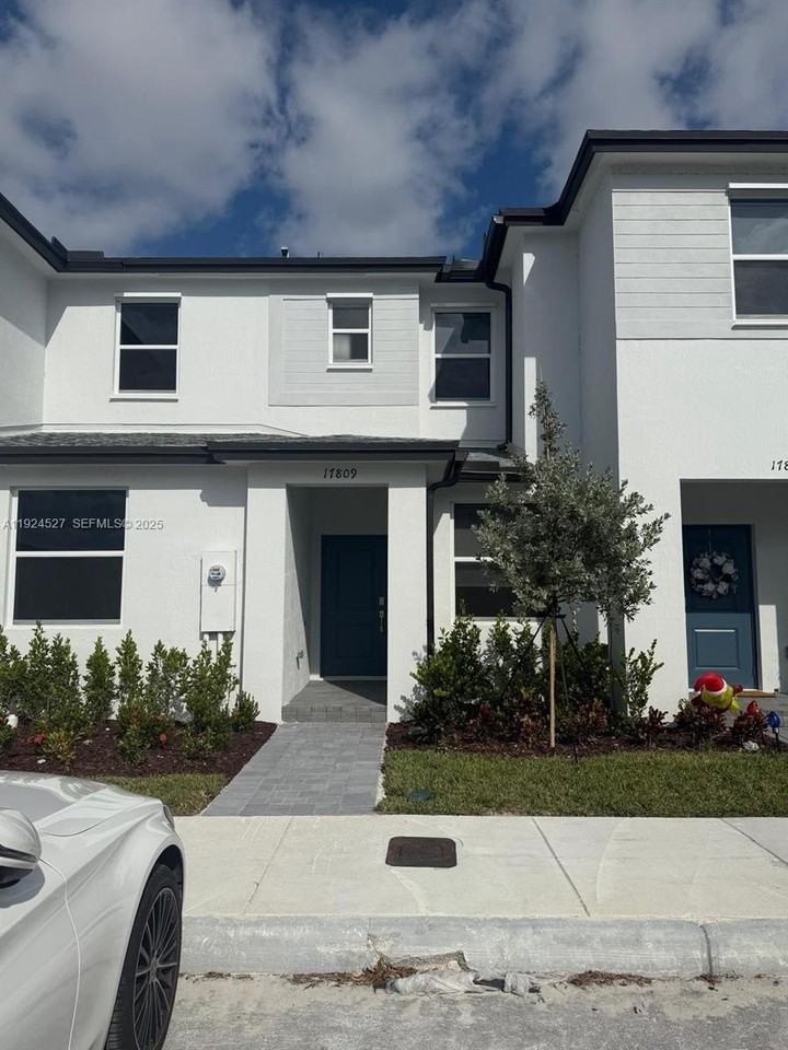 17809 Sw 356th Ter #0 - Photo 2 of 20