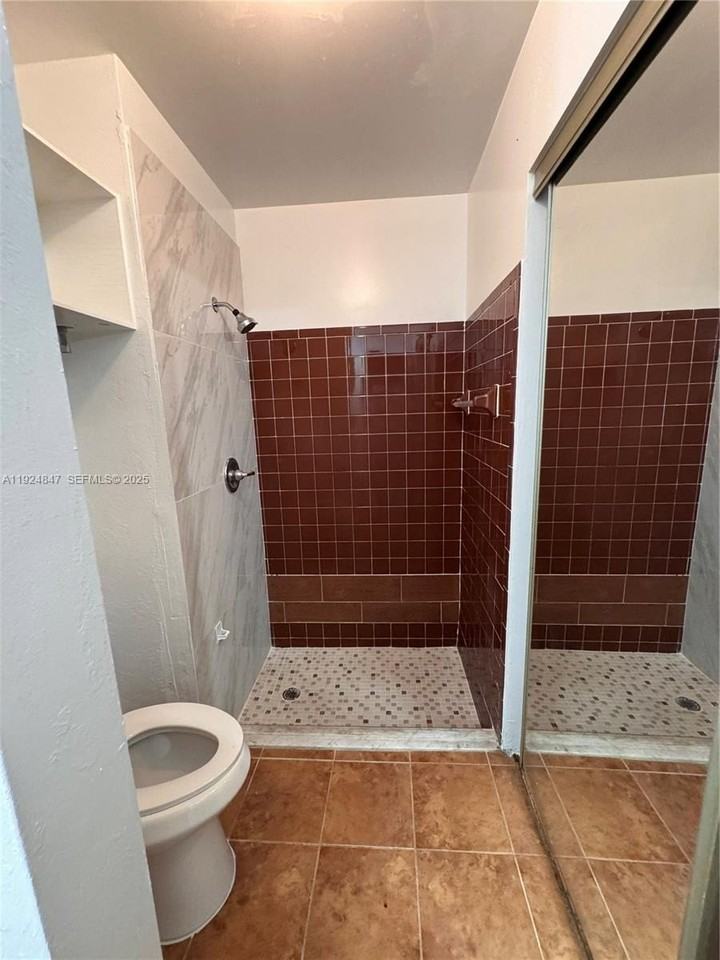 Southwest 70th Terrace #23X - Photo 7 of 19