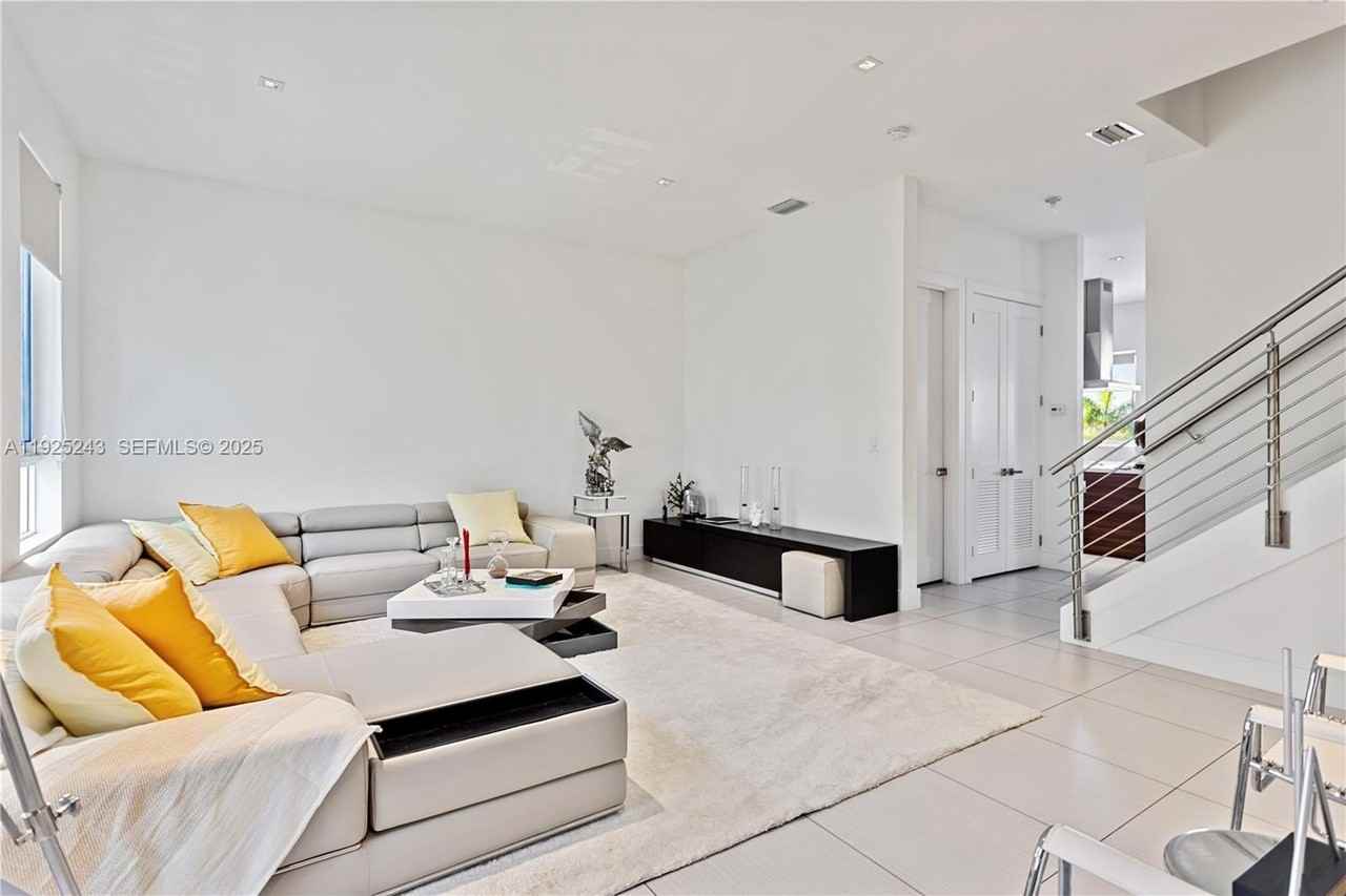 Northwest 33th Street - Photo 5 of 18