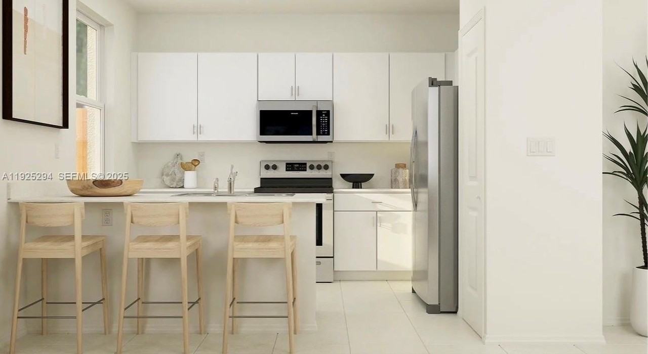 2538 Se 29th St - Photo 2 of 9