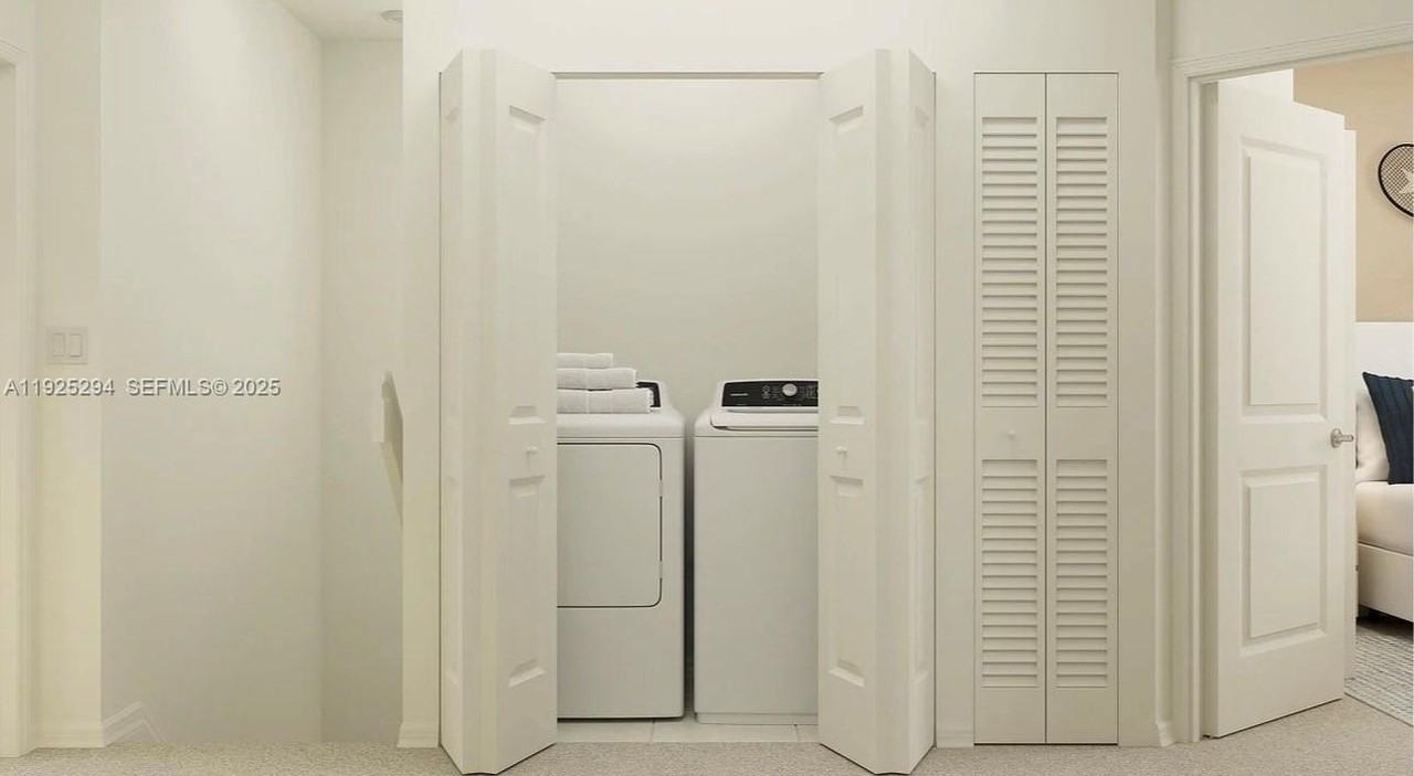 2538 Se 29th St - Photo 5 of 9