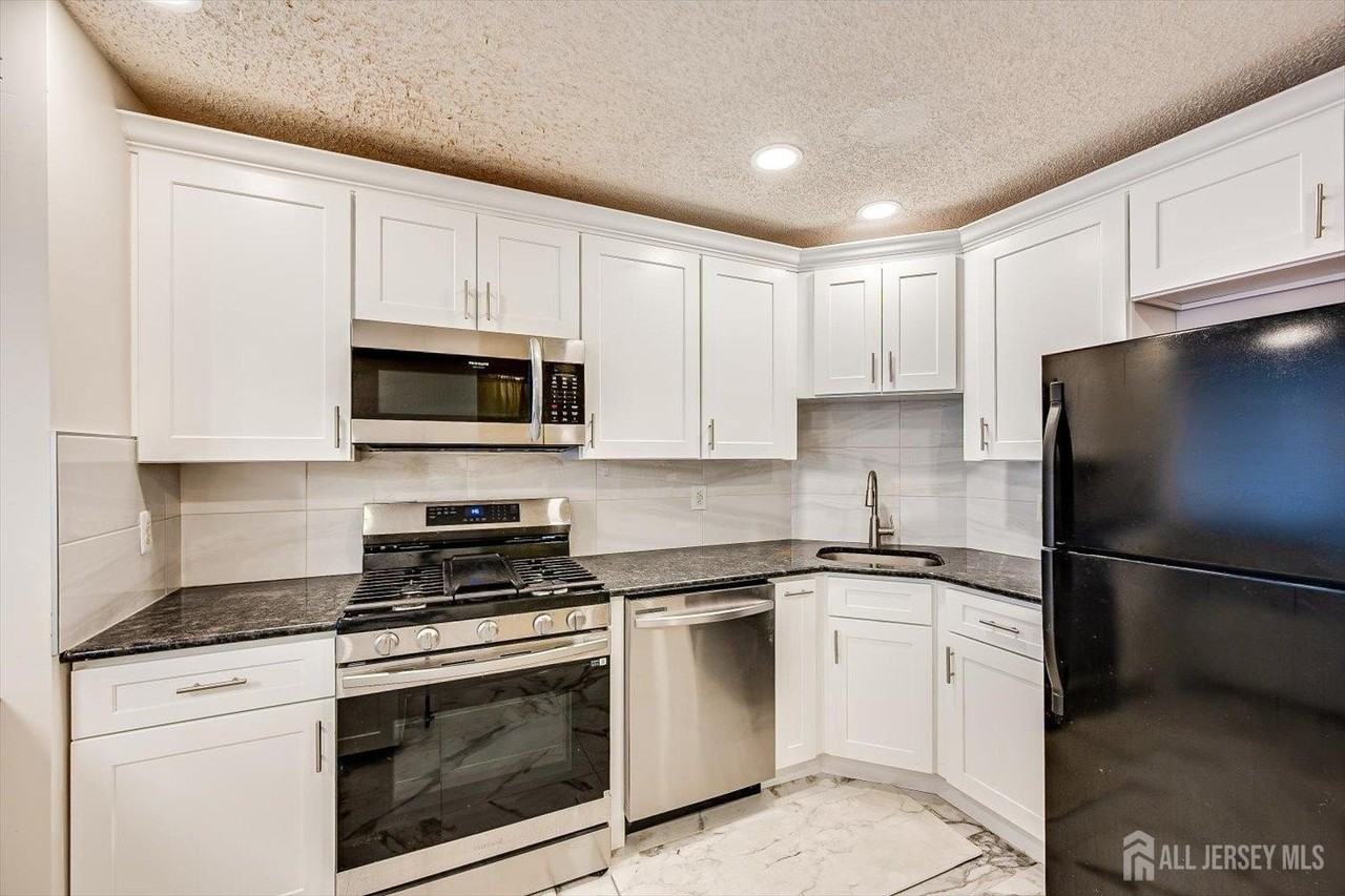 10 Guisborough Way - Photo 7 of 27