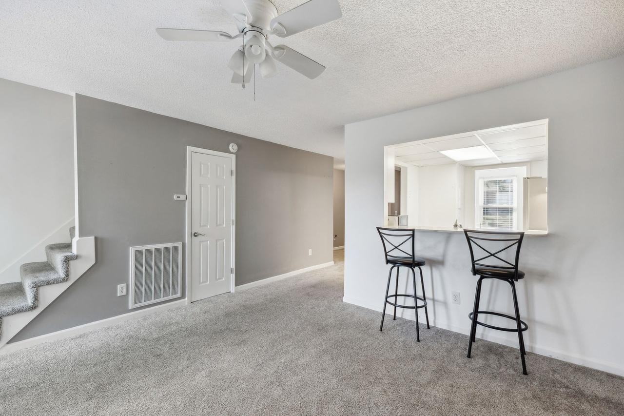 Slayton Dr - Photo 3 of 5