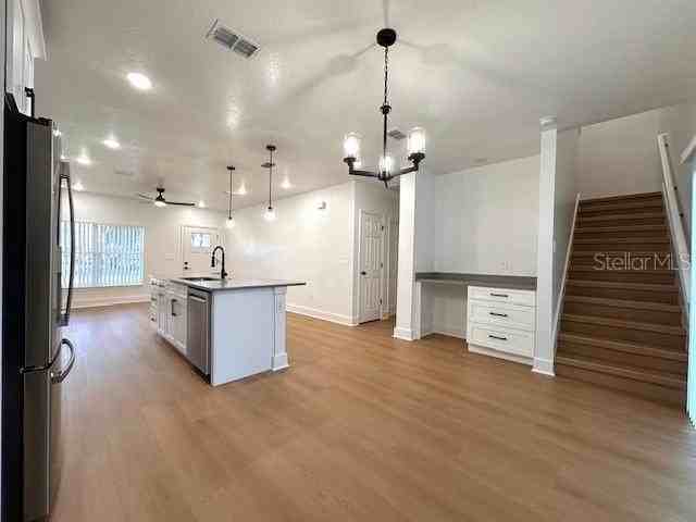 250 East Collins Street - Photo 5 of 16