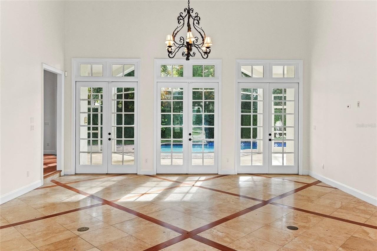 519 Park North Ct - Photo 4 of 44