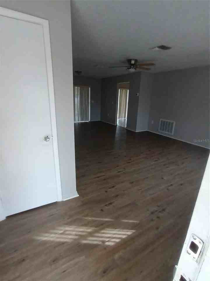 10585 N Spaulding Dr - Photo 3 of 18