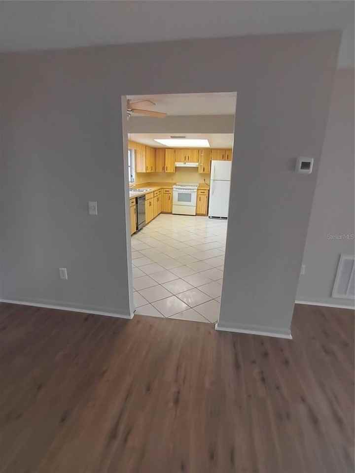 10585 N Spaulding Dr - Photo 5 of 18