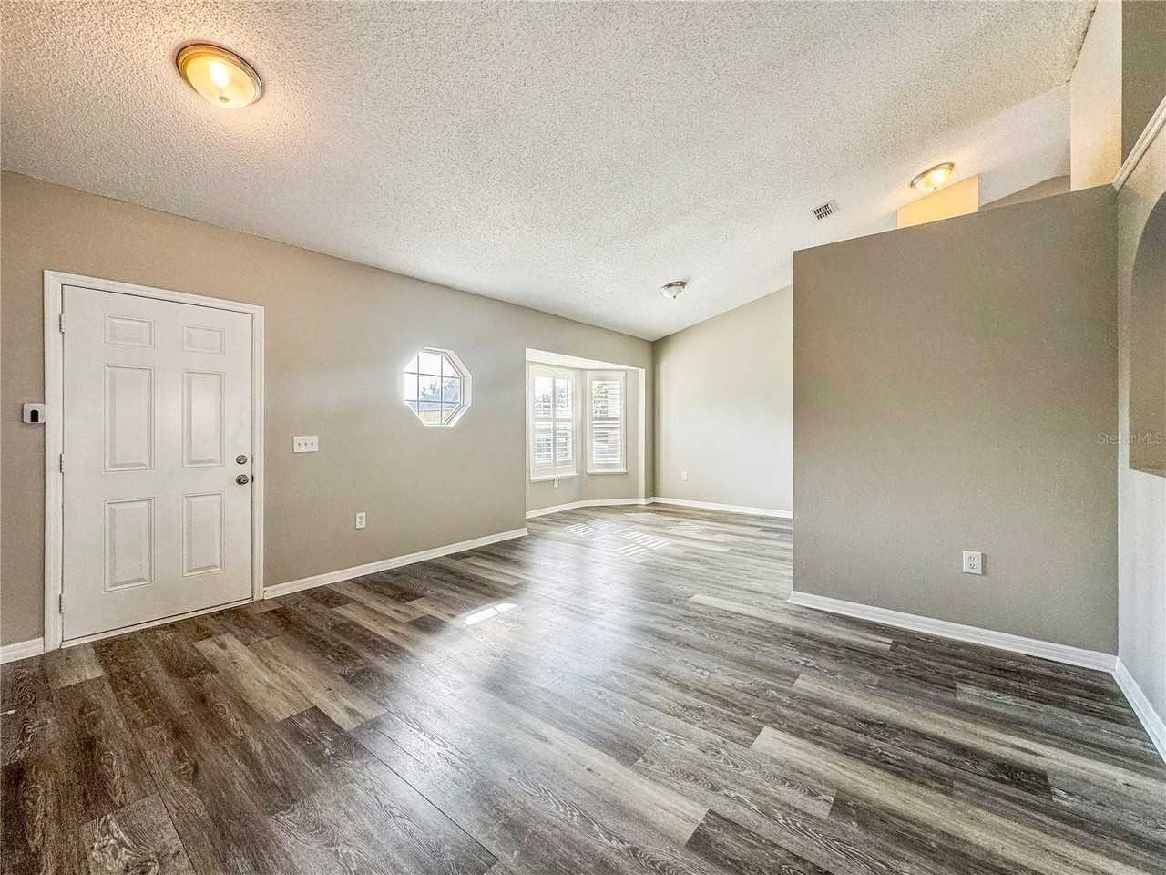 13053 Spencer Ct - Photo 2 of 18