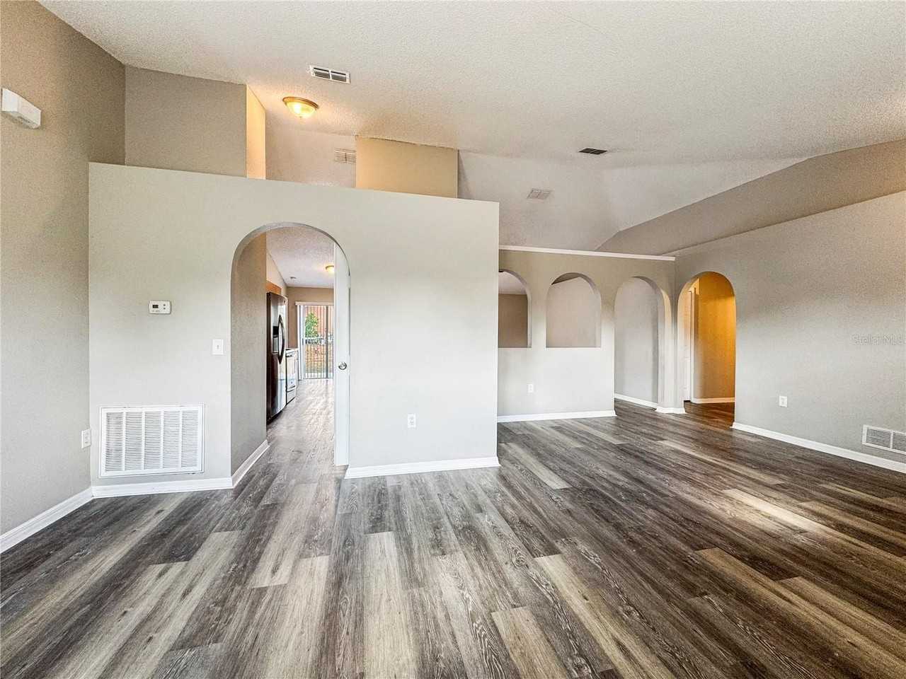 13053 Spencer Ct - Photo 3 of 18