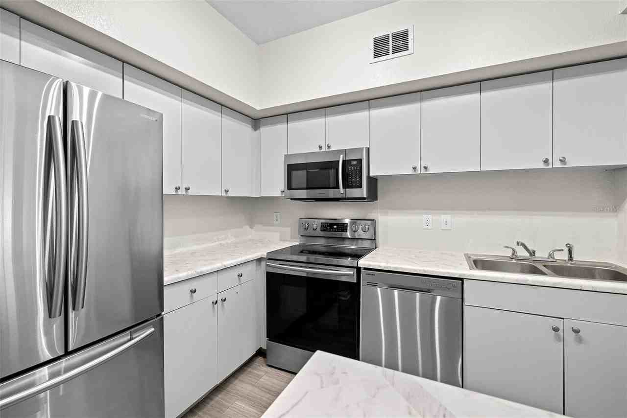 2402 W Azeele St #431 - Photo 5 of 30