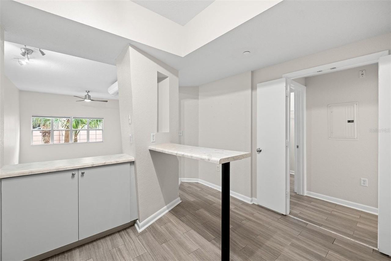 2402 W Azeele St #431 - Photo 6 of 30