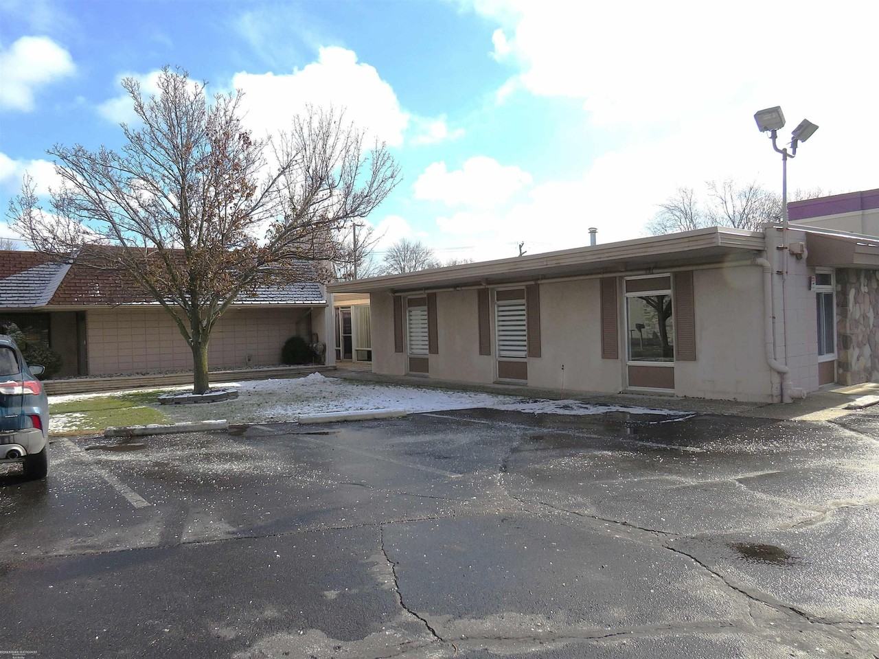 37520 S Gratiot Ave - Photo 2 of 23