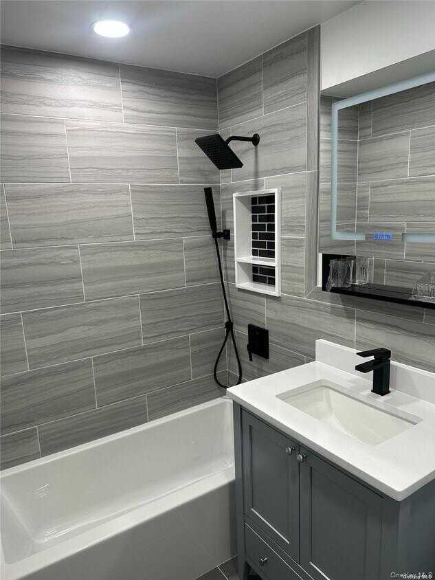 233 E Fulton St - Photo 5 of 5