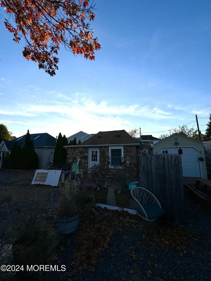 340 340 Elberon Boulevard unit: Rear House #REAR - Photo 5 of 5