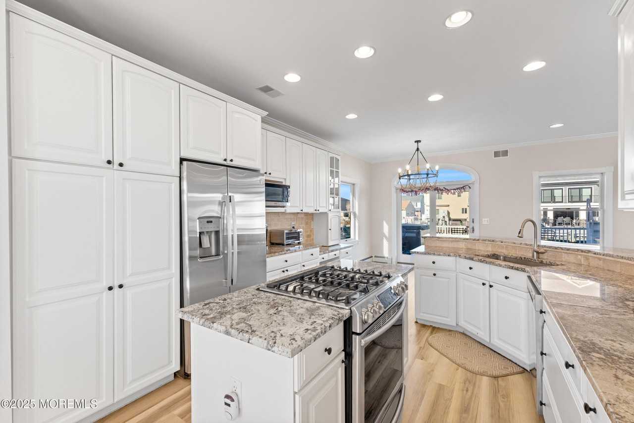 3456 E Thistle Ave - Photo 4 of 50