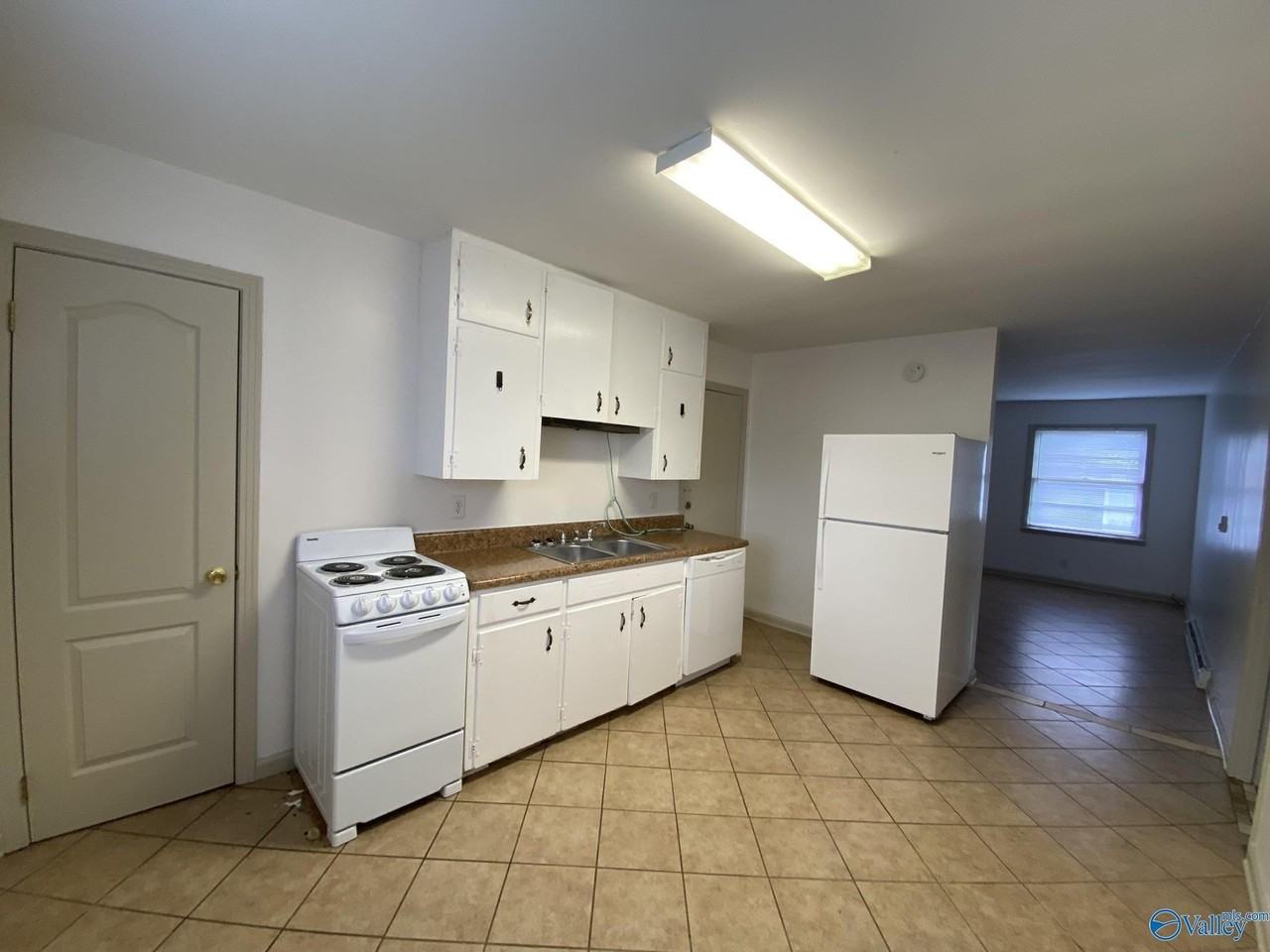 1512 Oakwood Ave Ne #3 - Photo 4 of 23