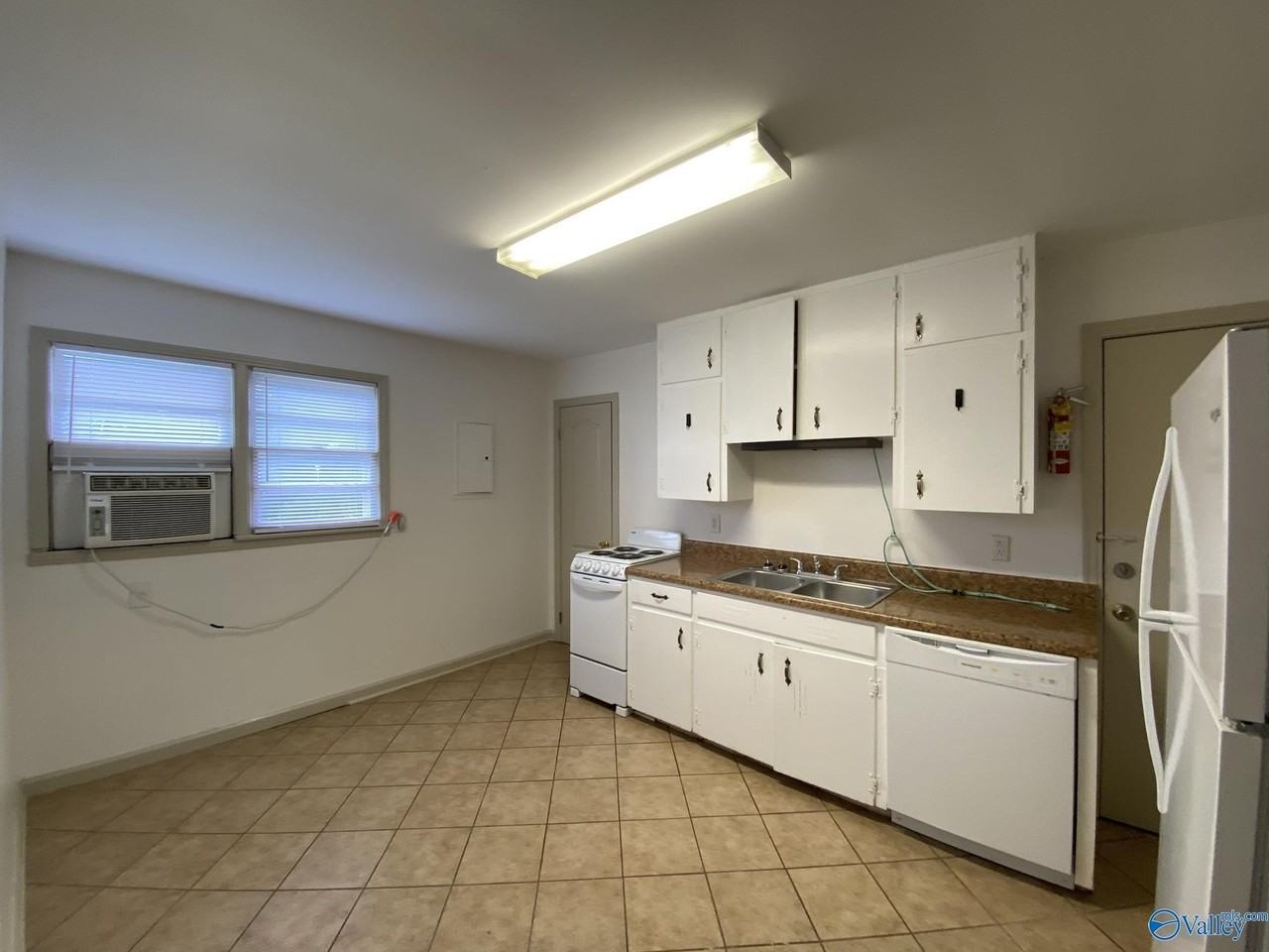 1512 Oakwood Ave Ne #3 - Photo 5 of 23