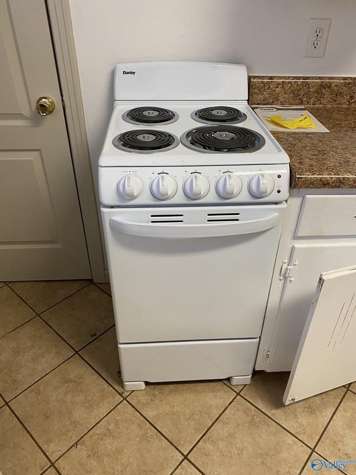 1512 Oakwood Ave Ne #3 - Photo 6 of 23