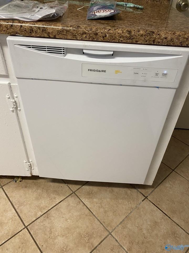 1512 Oakwood Ave Ne #3 - Photo 7 of 23