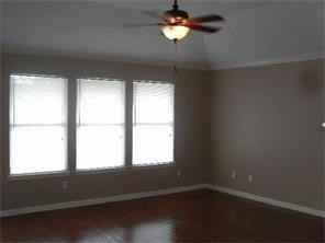 105 Violet Dr - Photo 3 of 10