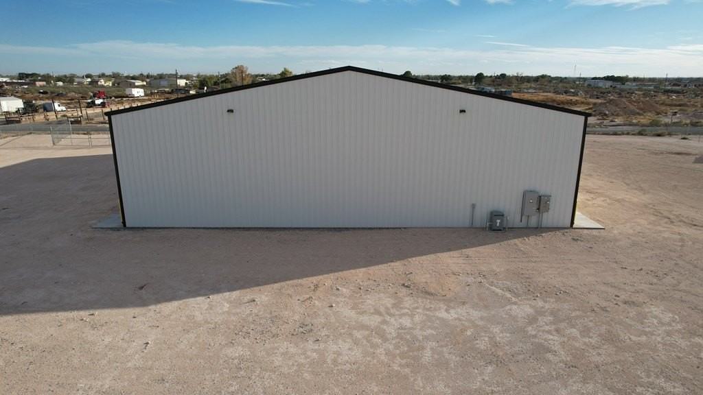 401 W Jay St - Photo 5 of 39