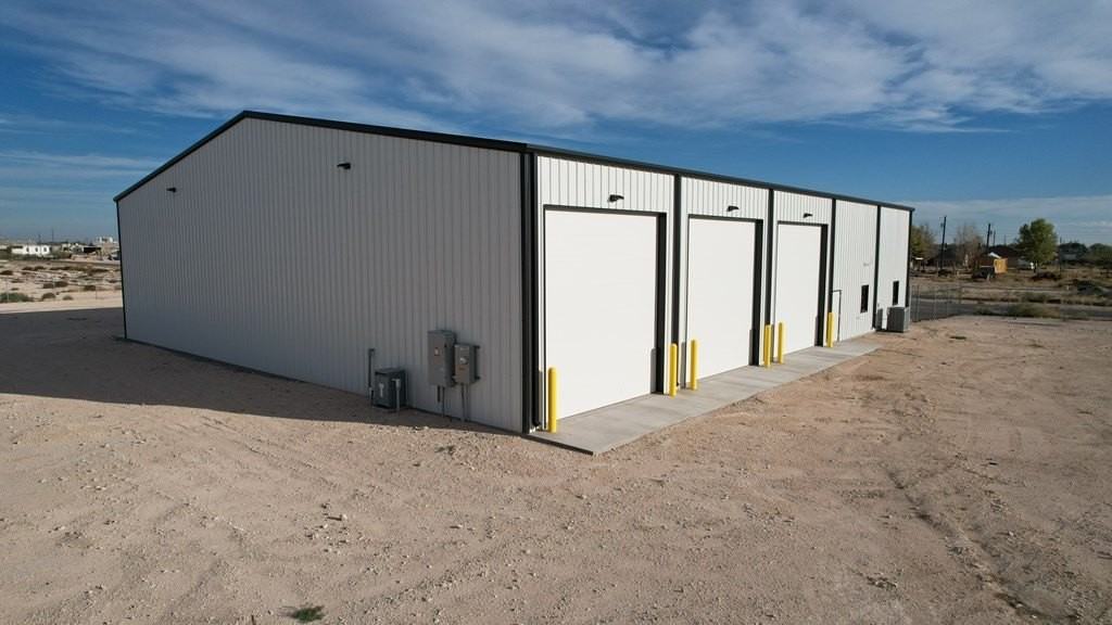 401 W Jay St - Photo 6 of 39