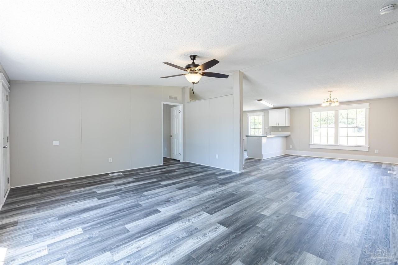 5816 Congress Ct - Photo 5 of 33