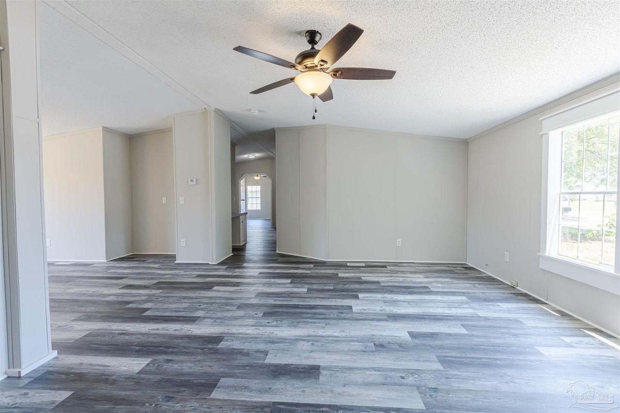 5816 Congress Ct - Photo 6 of 33